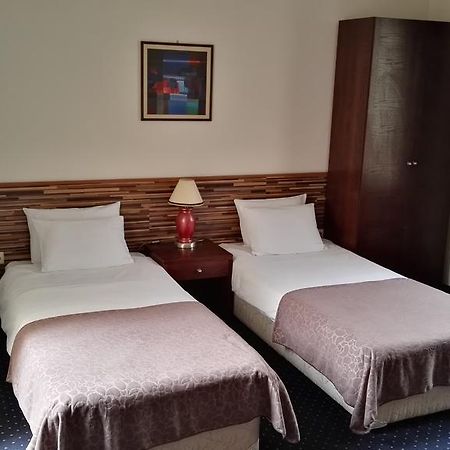 Guest House Solo Shumen Bagian luar foto