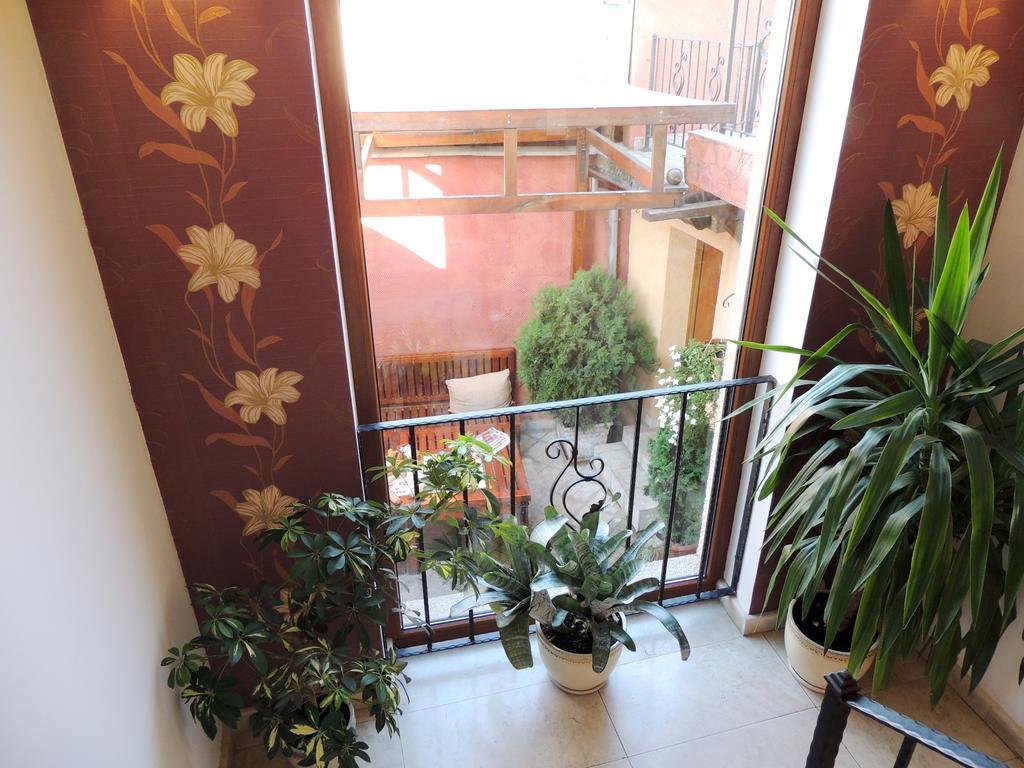 Guest House Solo Shumen Bagian luar foto