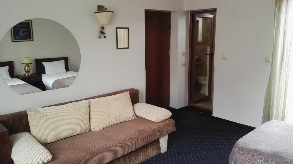 Guest House Solo Shumen Bagian luar foto