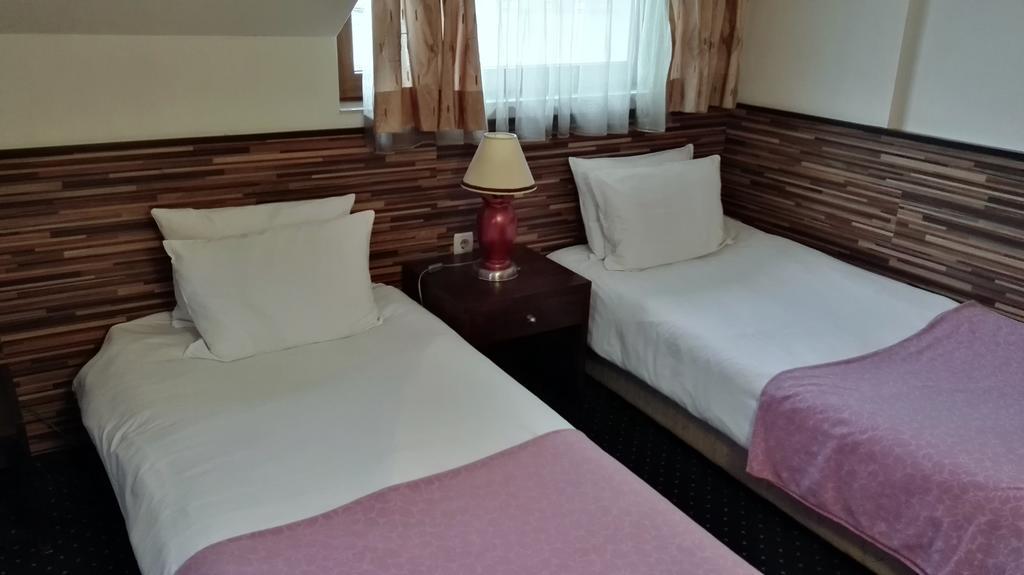 Guest House Solo Shumen Bagian luar foto