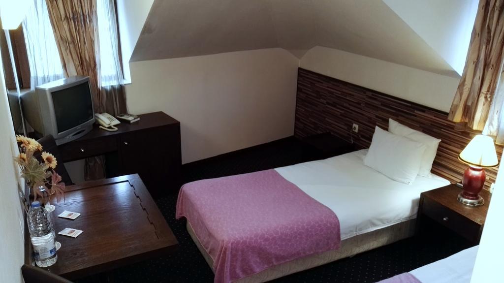 Guest House Solo Shumen Bagian luar foto