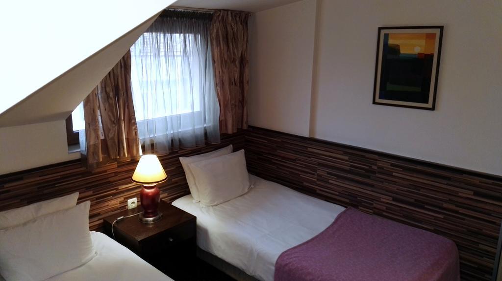 Guest House Solo Shumen Bagian luar foto