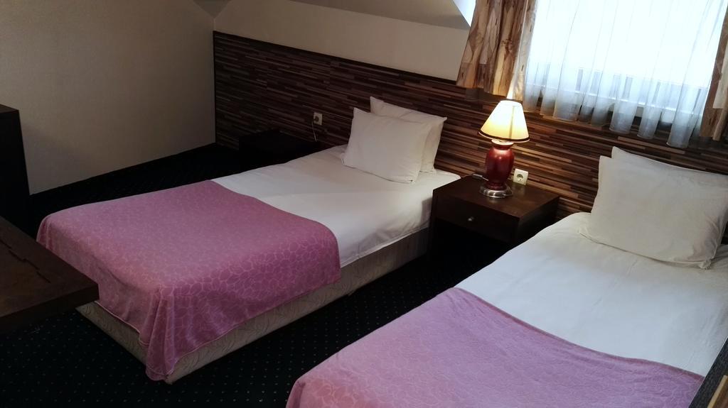 Guest House Solo Shumen Bagian luar foto