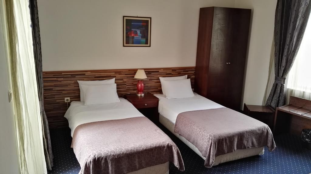 Guest House Solo Shumen Bagian luar foto